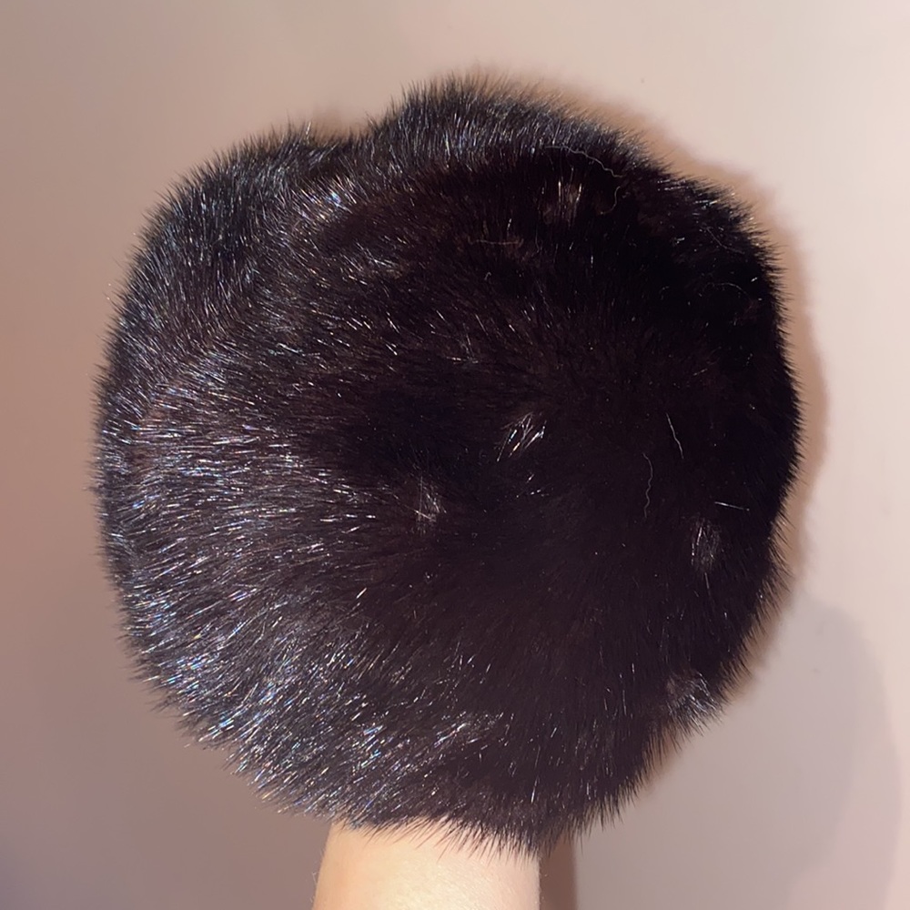 Gorgeous Vintage Hat box with assorted hats including Fur hats - Picture 14 of 15